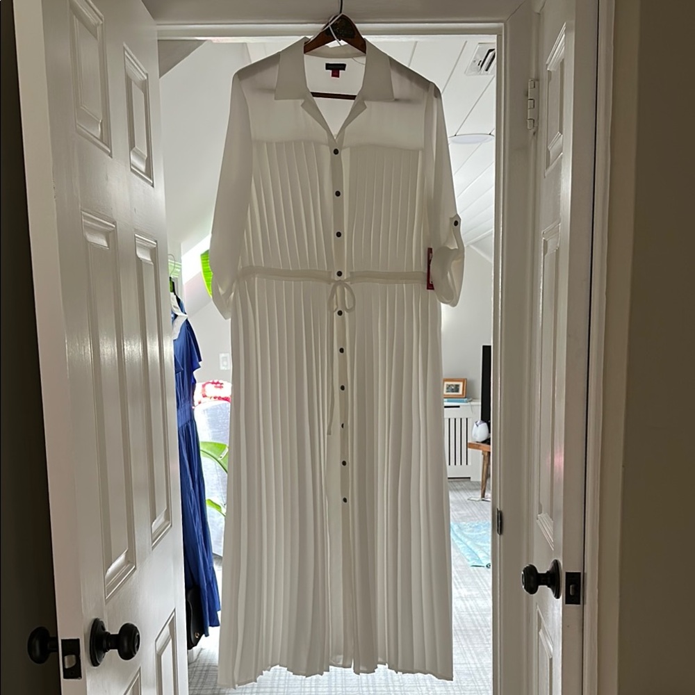 Elegant White Pleated Dress